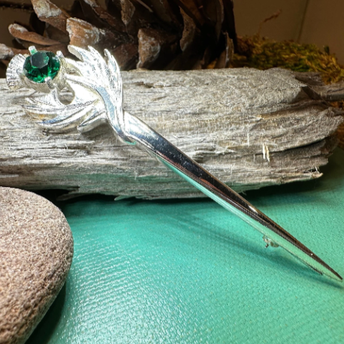 Aura Celtic Thistle Kilt Pin