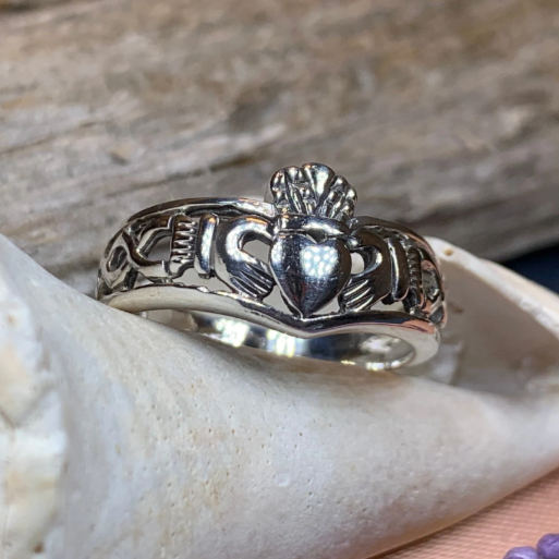 Claddagh Chevron Ring