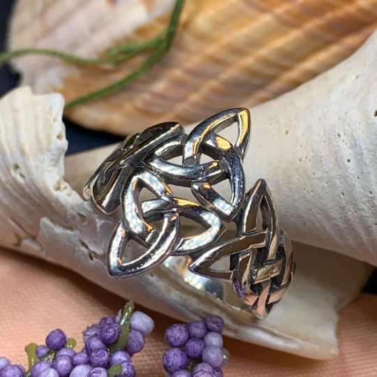 Double Trinity Knot Ring