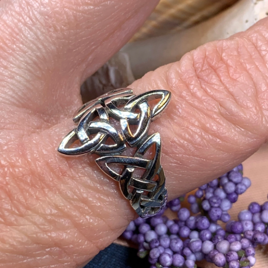Double Trinity Knot Ring