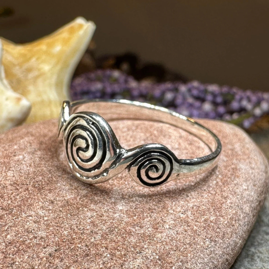 Newgrange Triple Spiral Ring