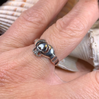Cushina Claddagh Ring