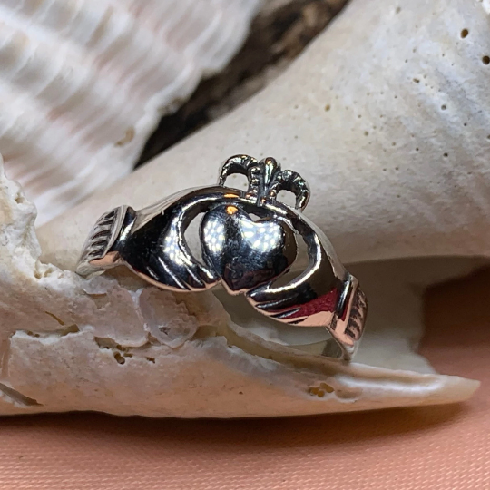 Cushina Claddagh Ring